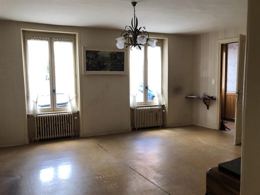 Sale Village house 183 m² in Thizy-les-Bourgs 59 000 €