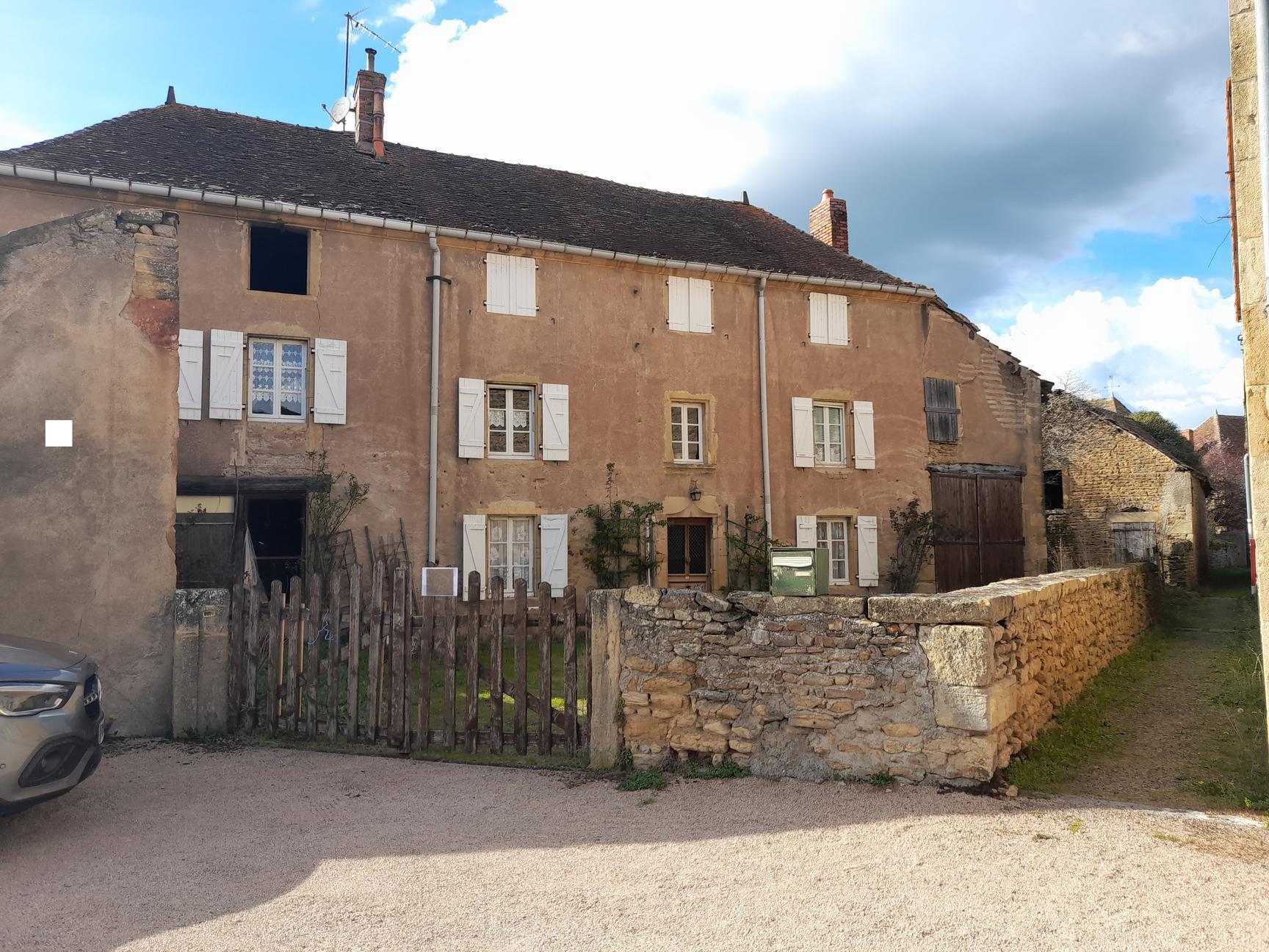 Sale Village house 130 m² in Marcigny 66 000 €