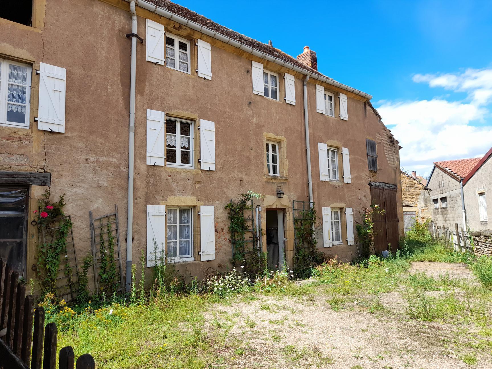 Sale Village house 130 m² in Marcigny 66 000 €