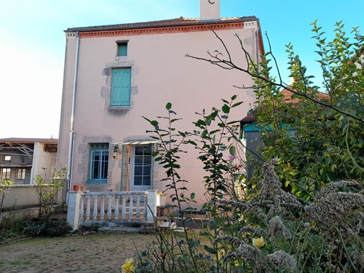 Vente Maison de village 141 m² à Saint-Martin-d'Estréaux 97 500 €