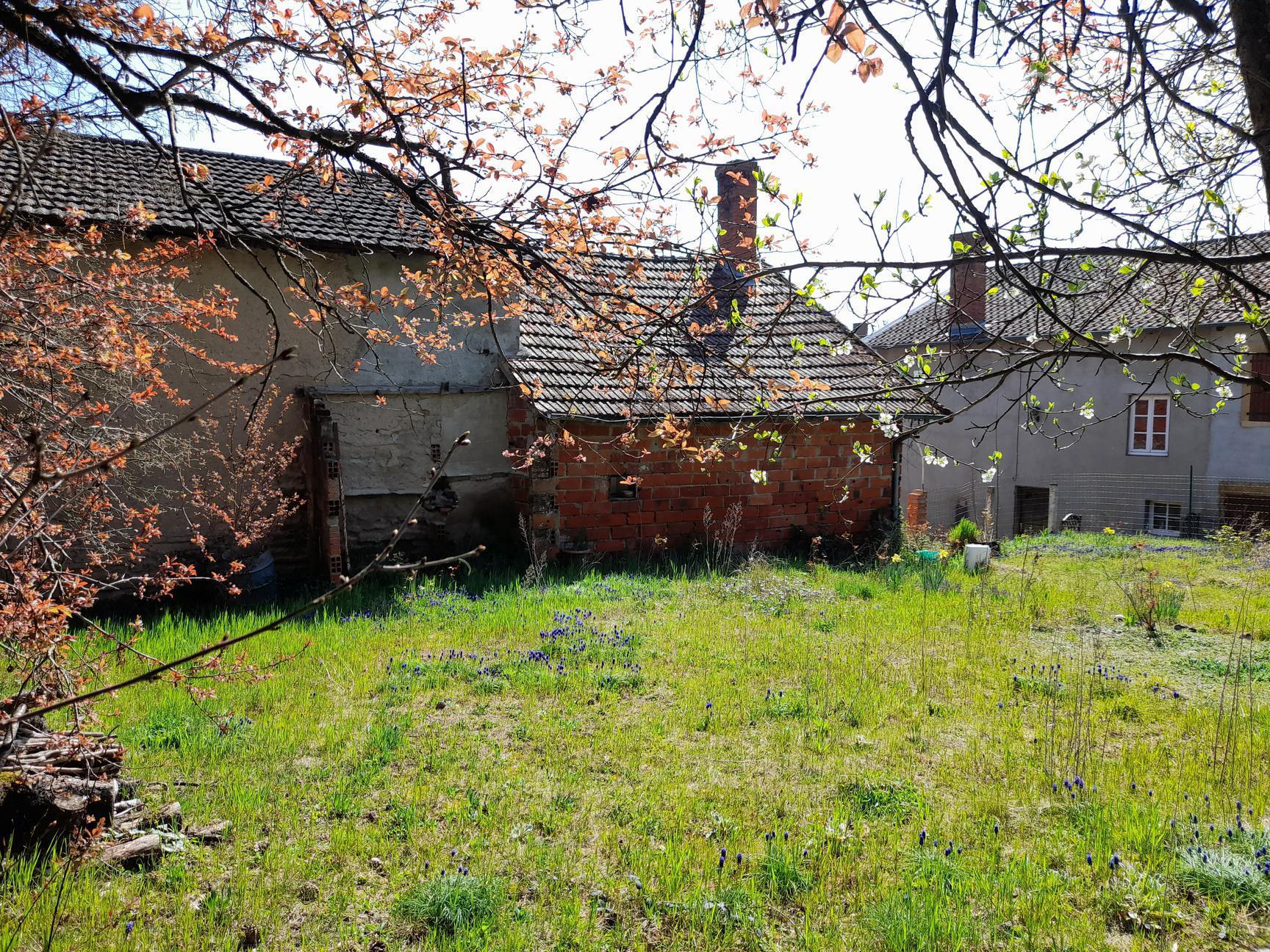 Sale Village house 130 m² in Chenay-le-Châtel 66 000 €