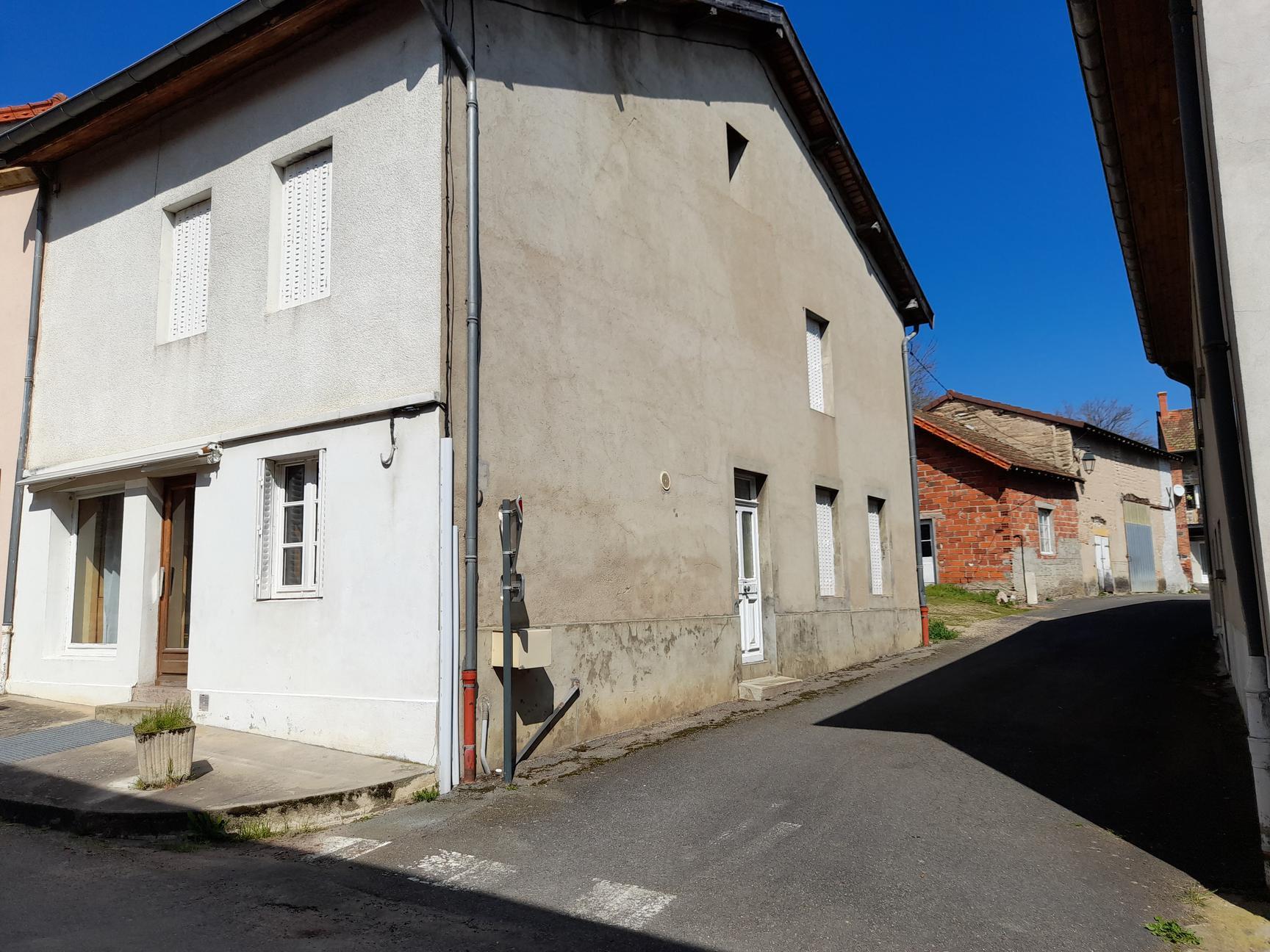 Sale Village house 130 m² in Chenay-le-Châtel 66 000 €