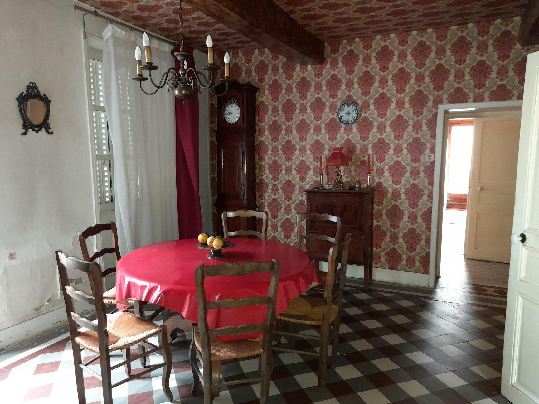 Sale Village house 130 m² in Chenay-le-Châtel 66 000 €
