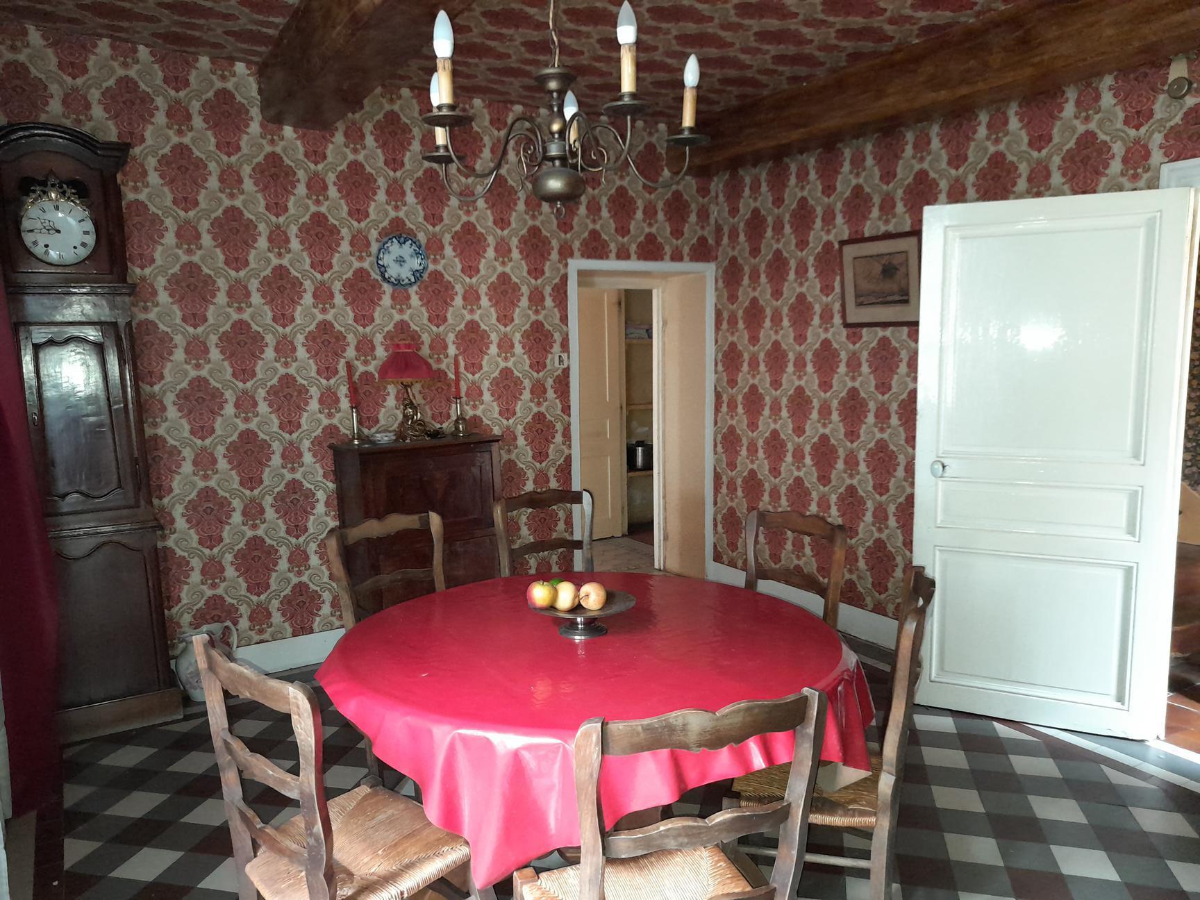 Sale Village house 130 m² in Chenay-le-Châtel 66 000 €