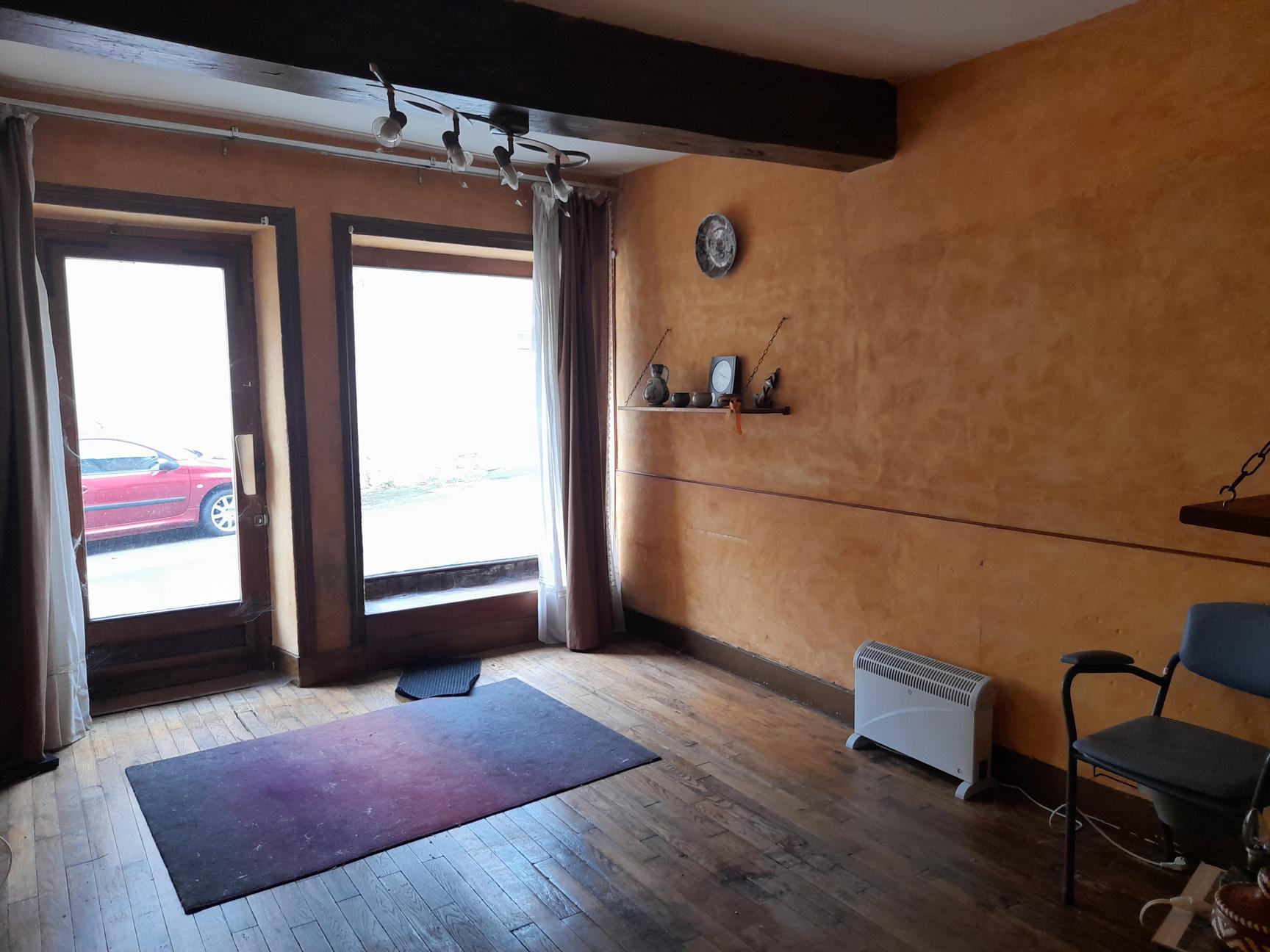 Sale Village house 130 m² in Chenay-le-Châtel 66 000 €
