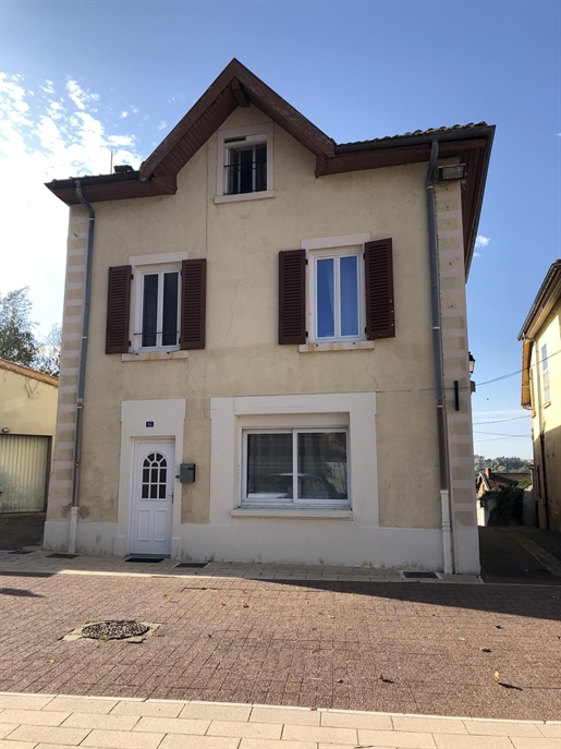 Sale Village house 131 m² in Thizy-les-Bourgs 160 000 €