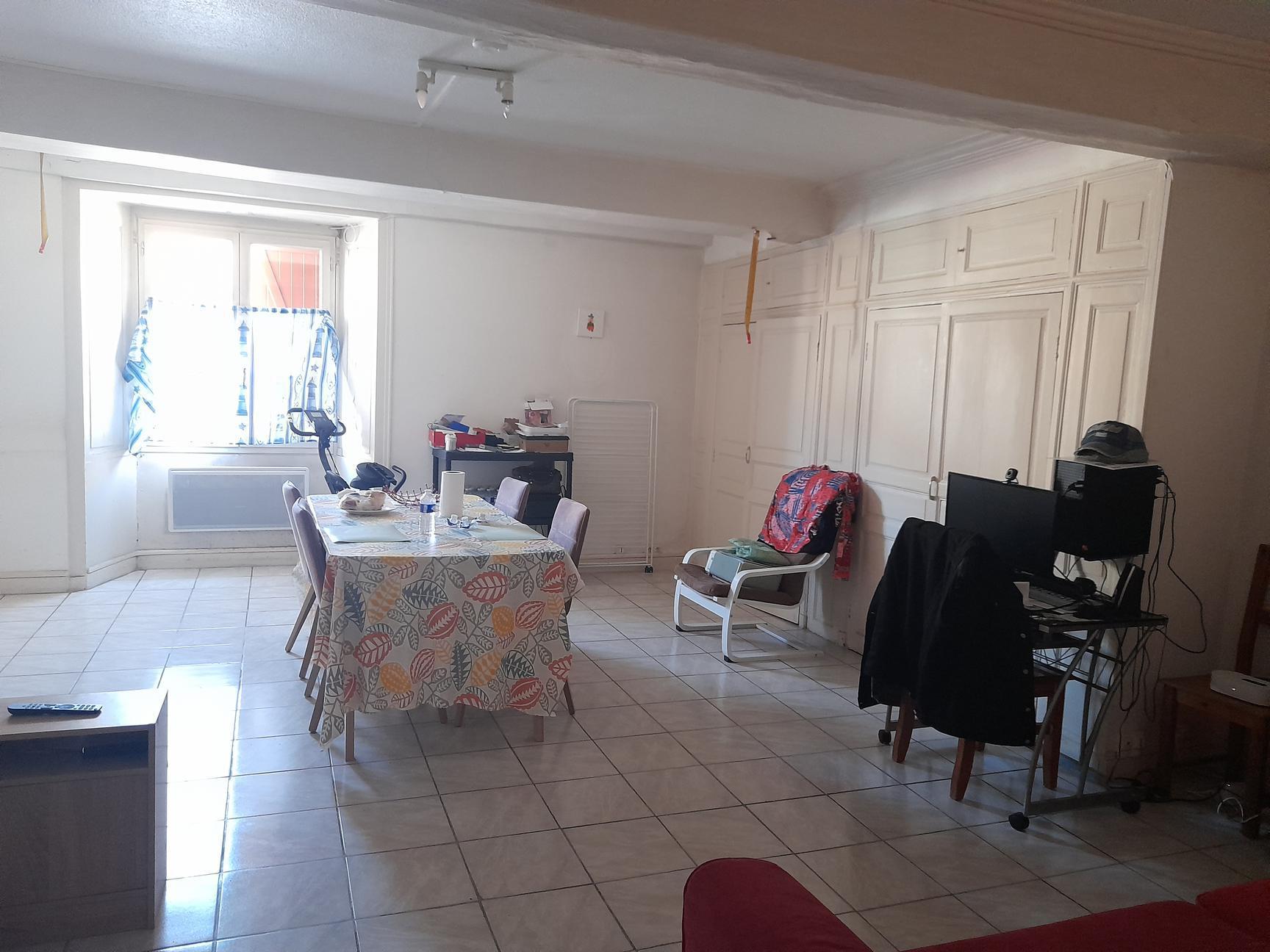 Sale T3 87 m² in La Pacaudière 44 000 €