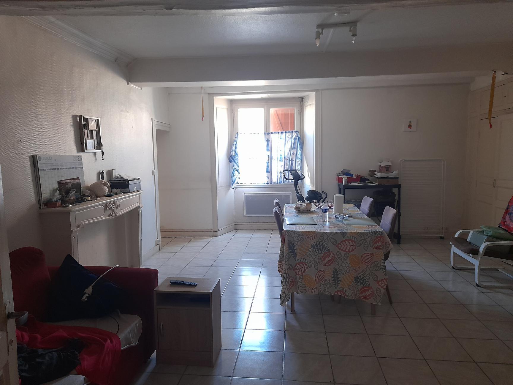 Sale T3 87 m² in La Pacaudière 44 000 €
