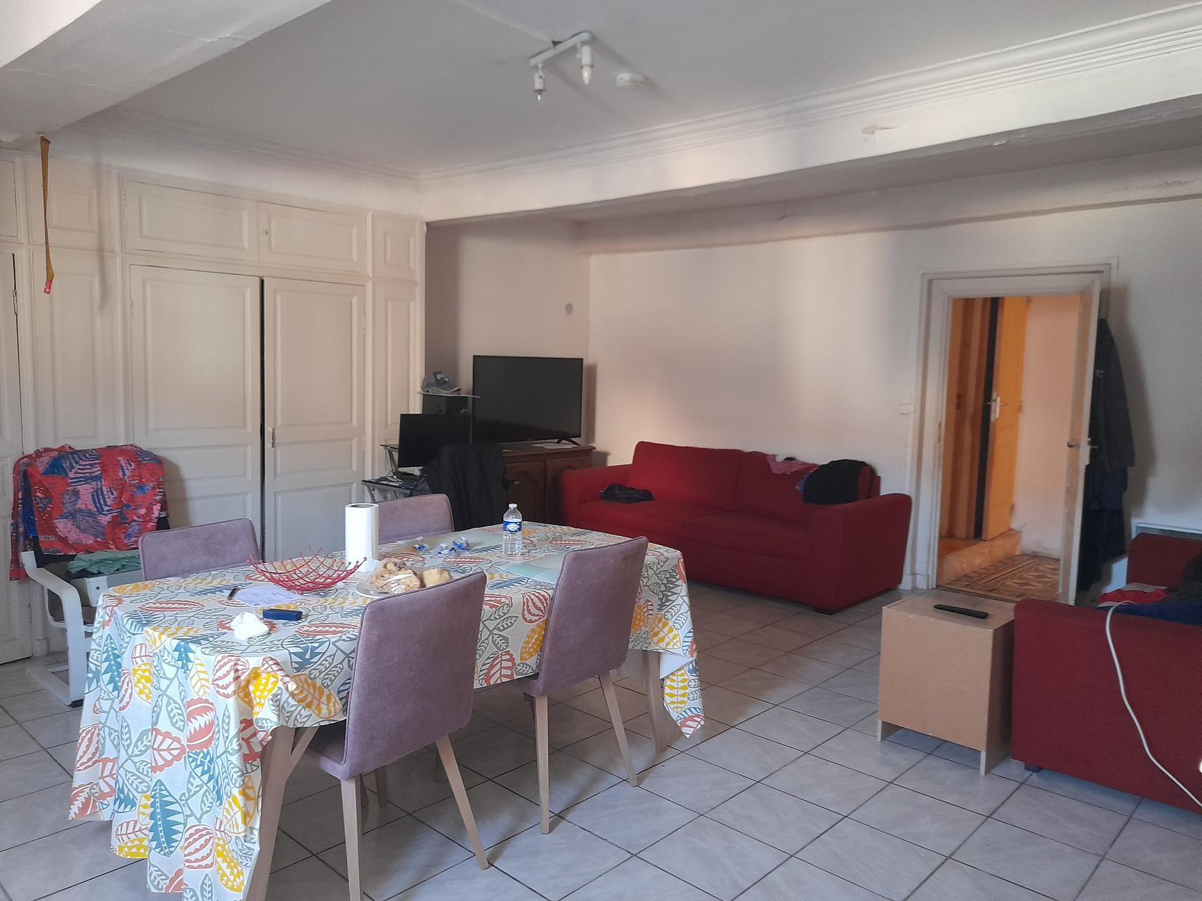 Sale T3 87 m² in La Pacaudière 44 000 €