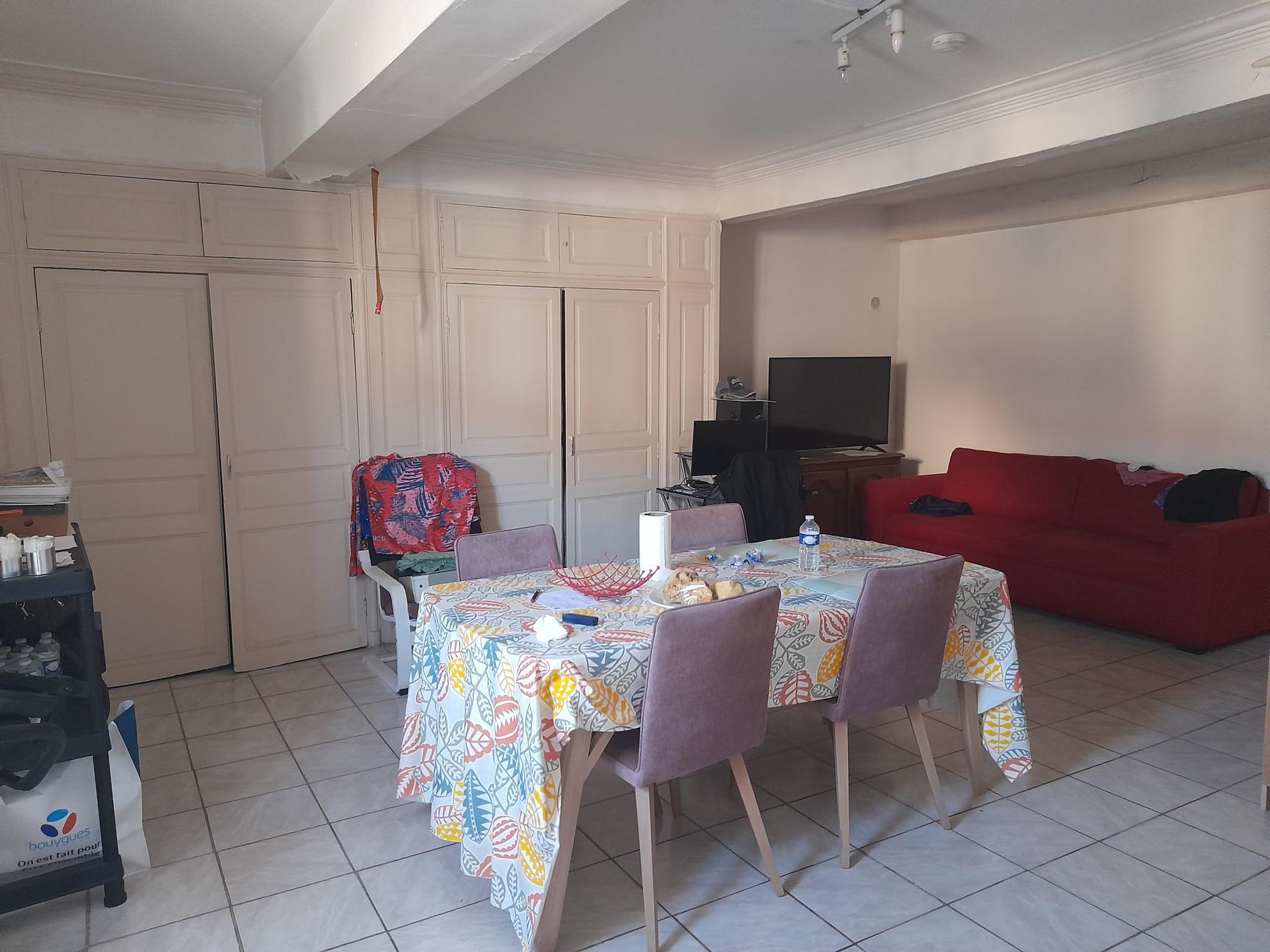 Sale T3 87 m² in La Pacaudière 44 000 €