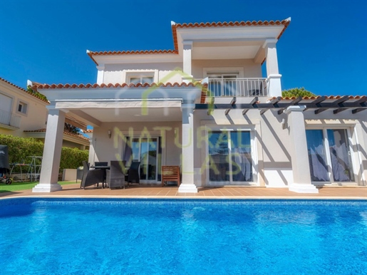 Einzeln stehendes Haus T4 mit Pool in Vilamoura: Eleganz und Komfort in jedem Detail