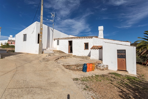 Landhuis in het dorp Estorninhos