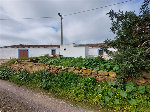 Casa tradicional de una sola planta, con terreno de 4062 m2 en venta