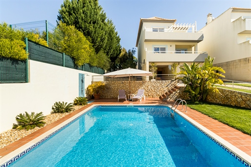 Villa met 4 slaapkamers in gated community met zwembad en garage in Ta
