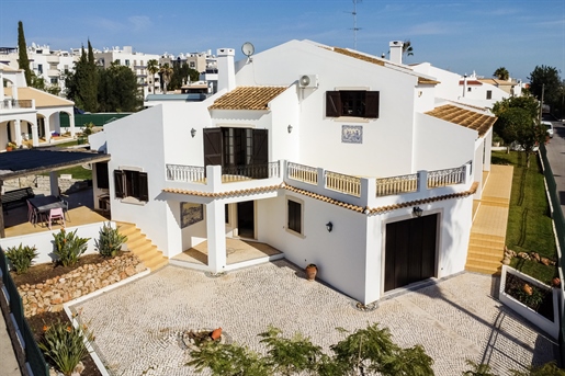 4 bedroom villa with sea and city views - Live the Dream of a Vid
