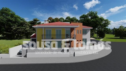 Halfvrijstaand huis met 4 slaapkamers te koop in Marinha Grande,Marinha Grande