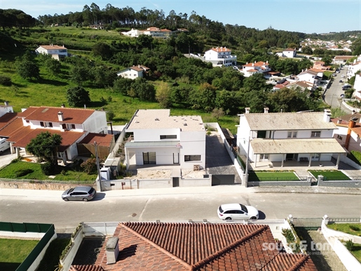 Detached house T4 Sell in Parceiros e Azoia,Leiria
