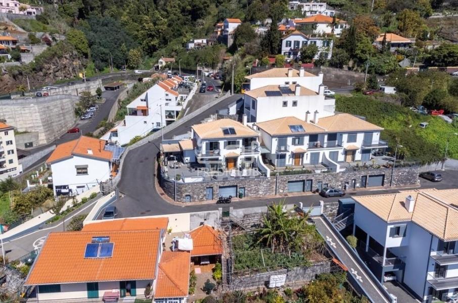 Moradia T3 com vista baia do Funchal