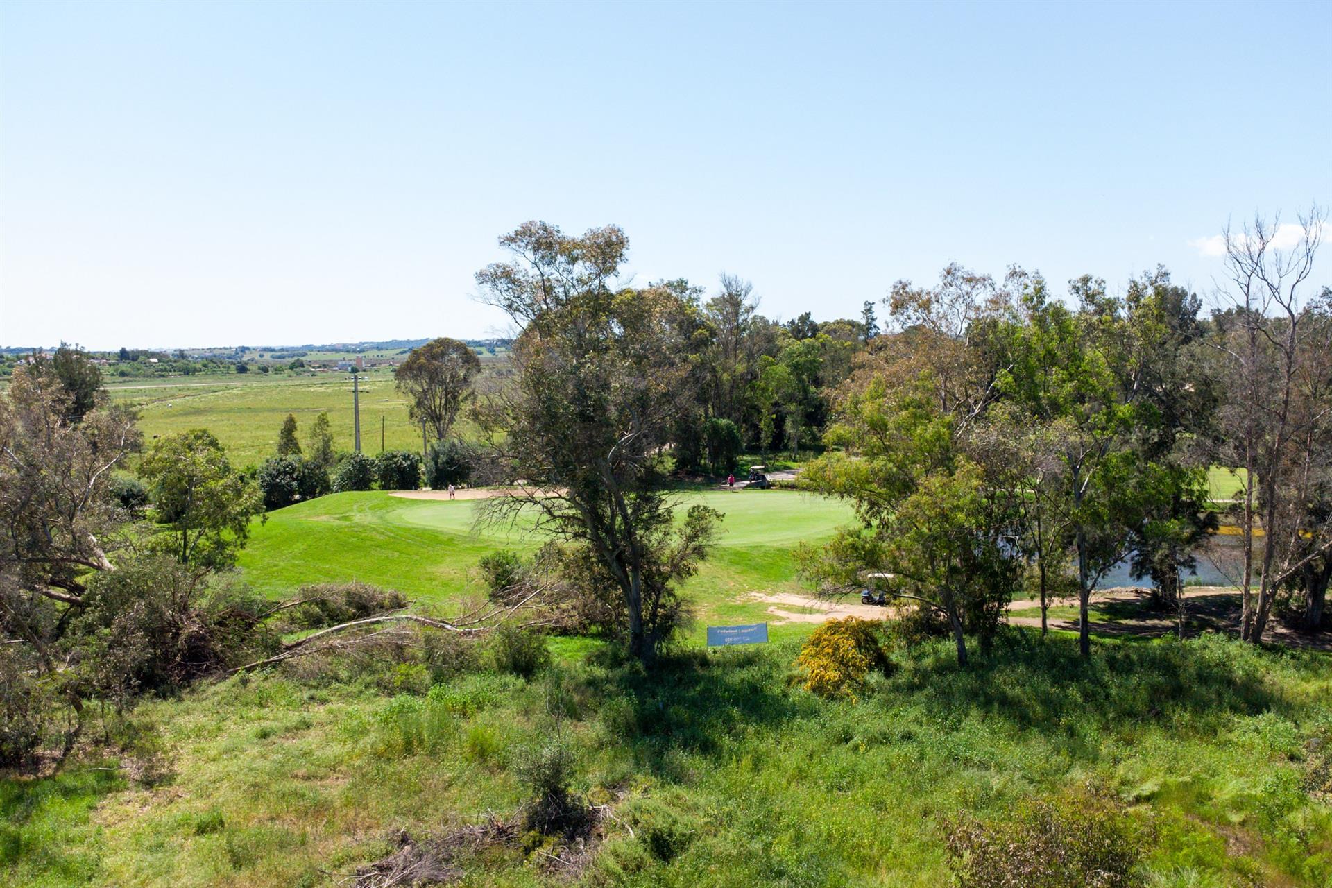 Terreno Urbano en Primera Línea de Golf