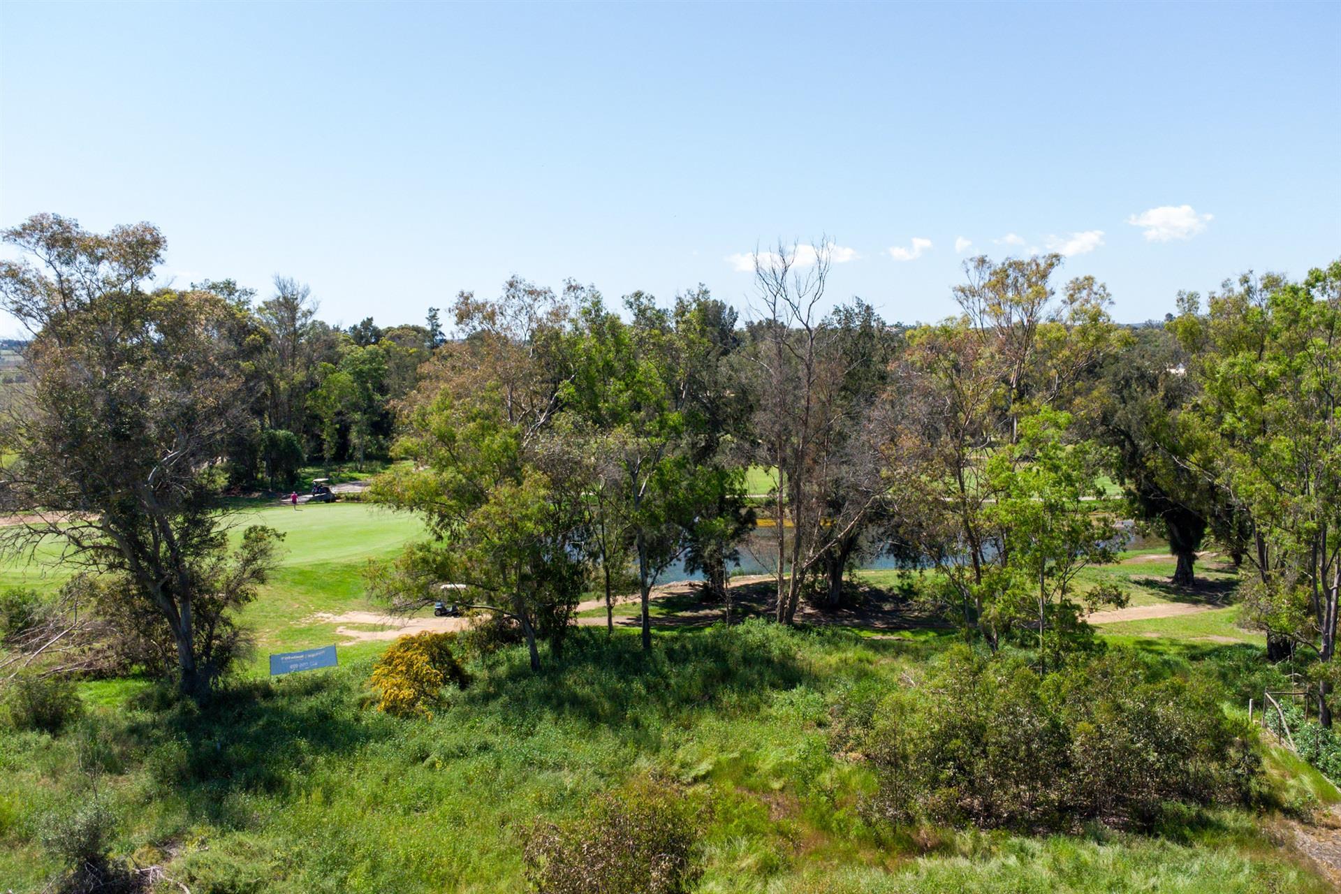 Terreno Urbano en Primera Línea de Golf
