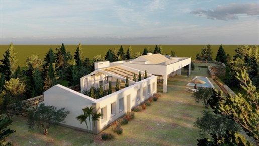 Land with a villa project in Silves.