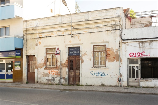 Urban building for reconstruction in Portimão