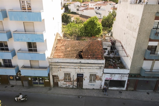 Prédio urbano para reconstrução em Portimão