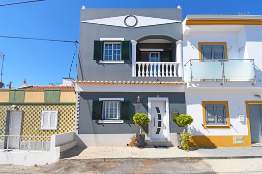 Refurbished 4 bedroom villa with balcony and terrace in Castro Marim