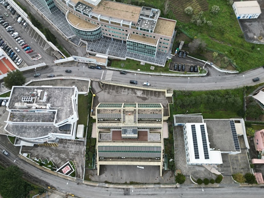 O Edifício Escritórios , situado em Alfragide 2555 m2