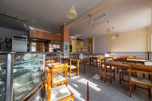 Loja com 150,40m² (Café / Restaurante)