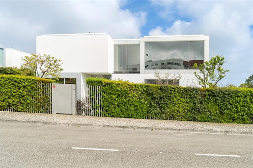 Detached House T3+1 in Carnaxide, Oeiras