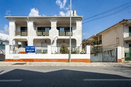 3-Bedroom Apartment in Queijas