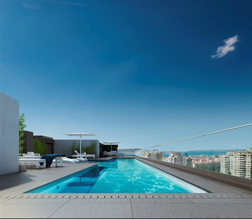 Apartamento T3 com piscina e ginásio, Miraflores