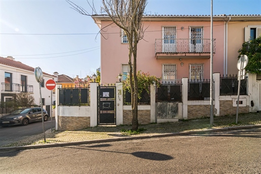 Vrijstaande woning 10 slaapkamers in Benfica, Lissabon