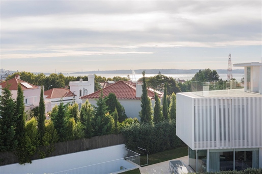 Contemporary new-build villa located in Oeiras