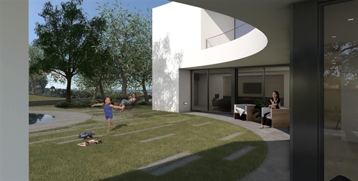 House T4 + 1 under construction in Oeiras Golfe