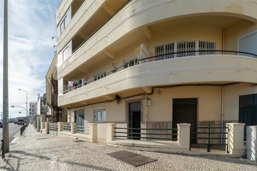Building for investment, Dafundo, Oeiras