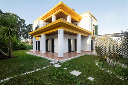 Detached villa with 3 bedrooms and an office