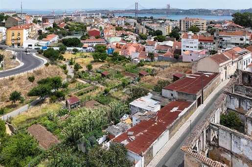 Land with a unique view over the Tagus, Ajuda