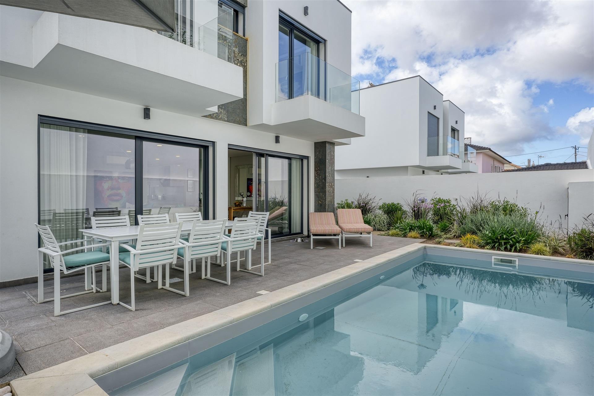 3 bedroom villa with pool and garden in Aboboda