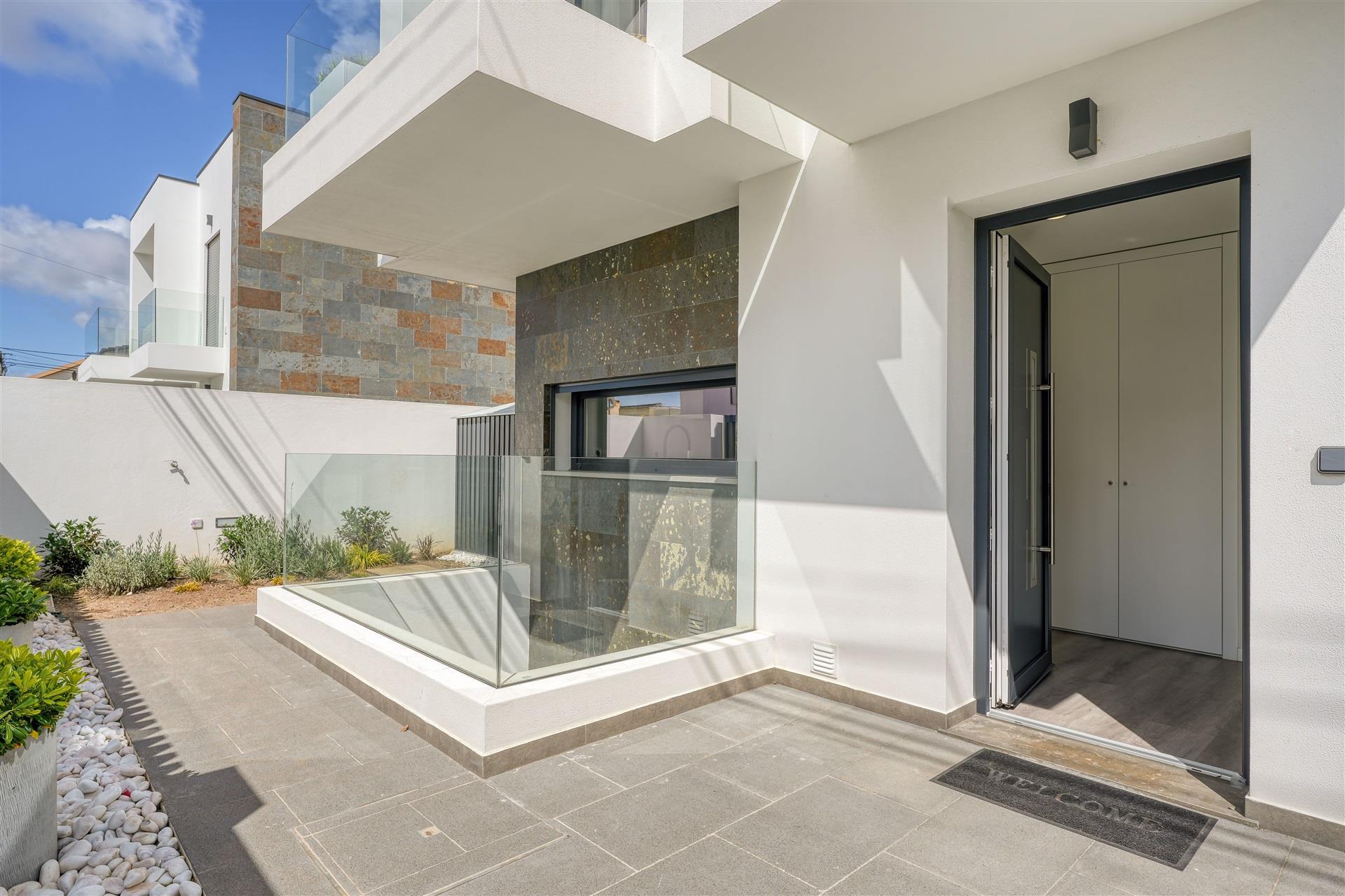 3 bedroom villa with pool and garden in Aboboda