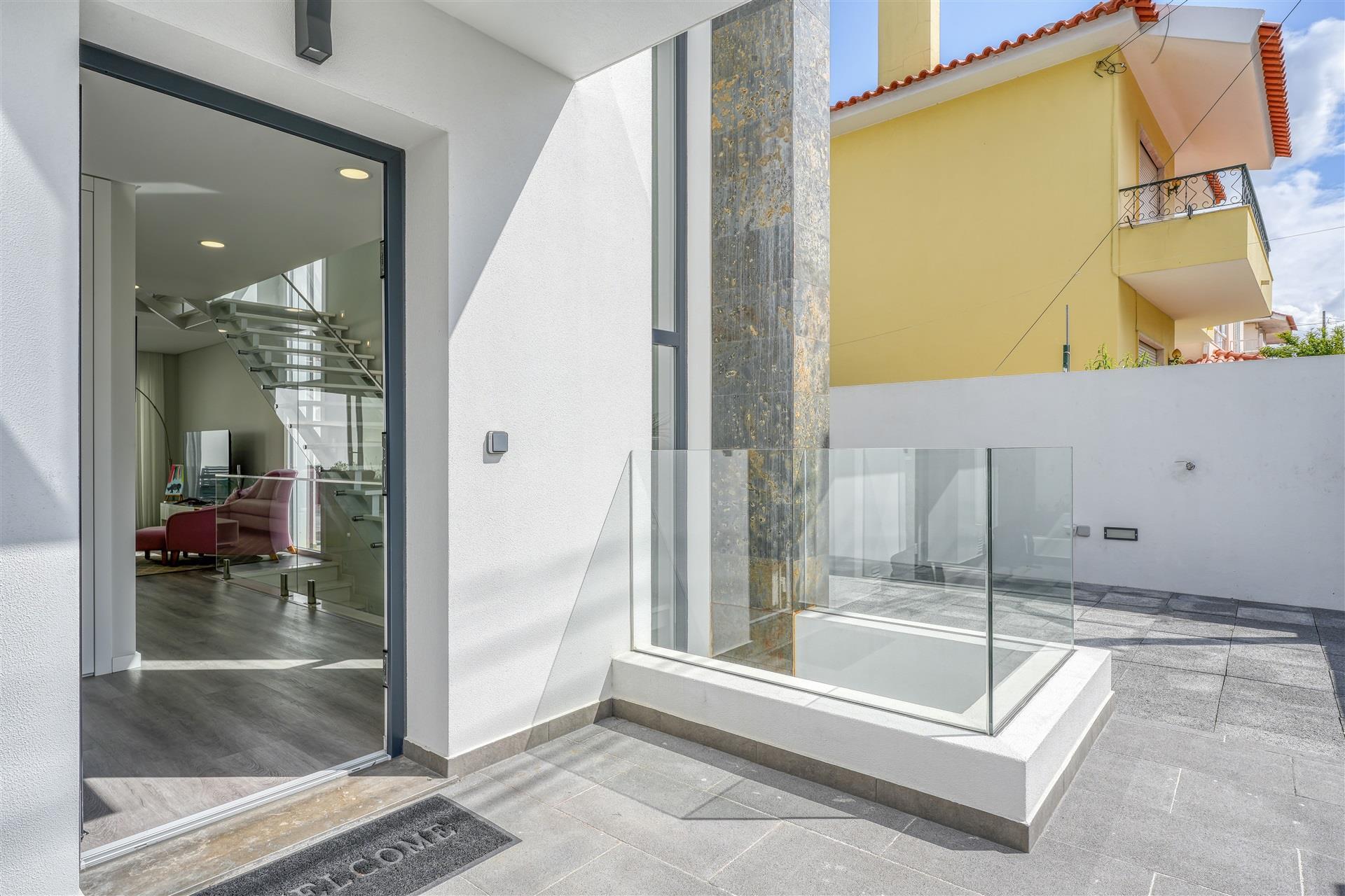 3 bedroom villa with pool and garden in Aboboda