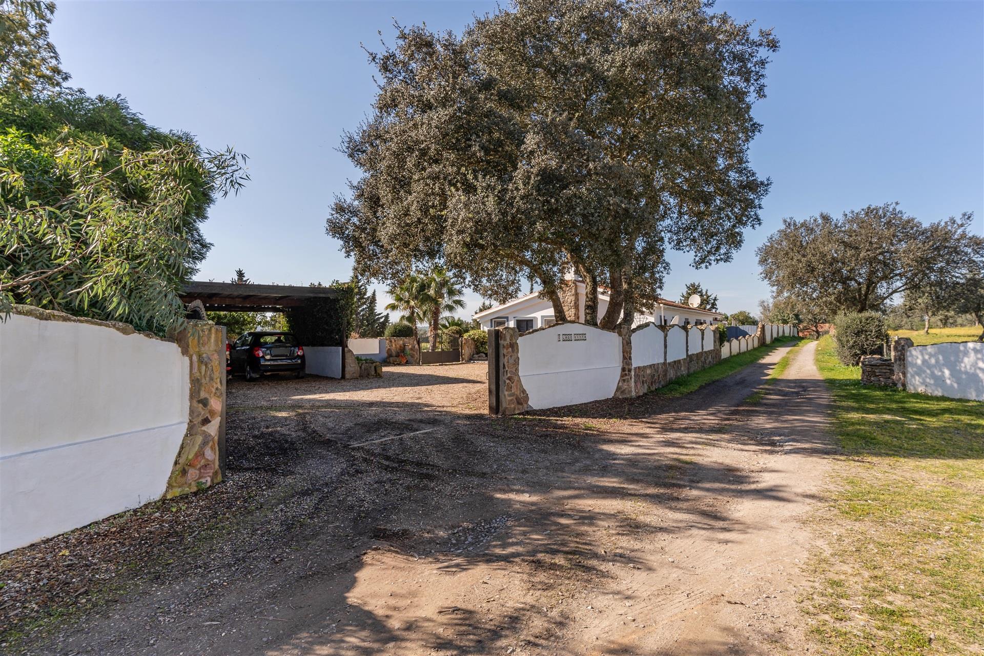 Homestead next to a water reservoir in Ourique
