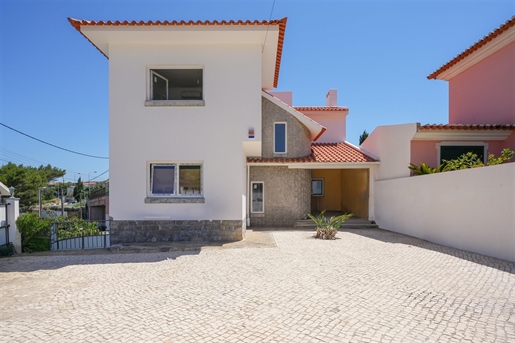 T4+1 house in Quimta das Patinhas, Cascais