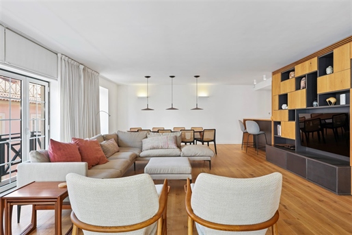 Gerenoveerd appartement met 4 suites in Príncipe Real
