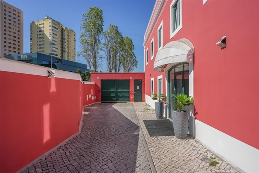 Building with 18 rooms, Laranjeiras, Lisbon.