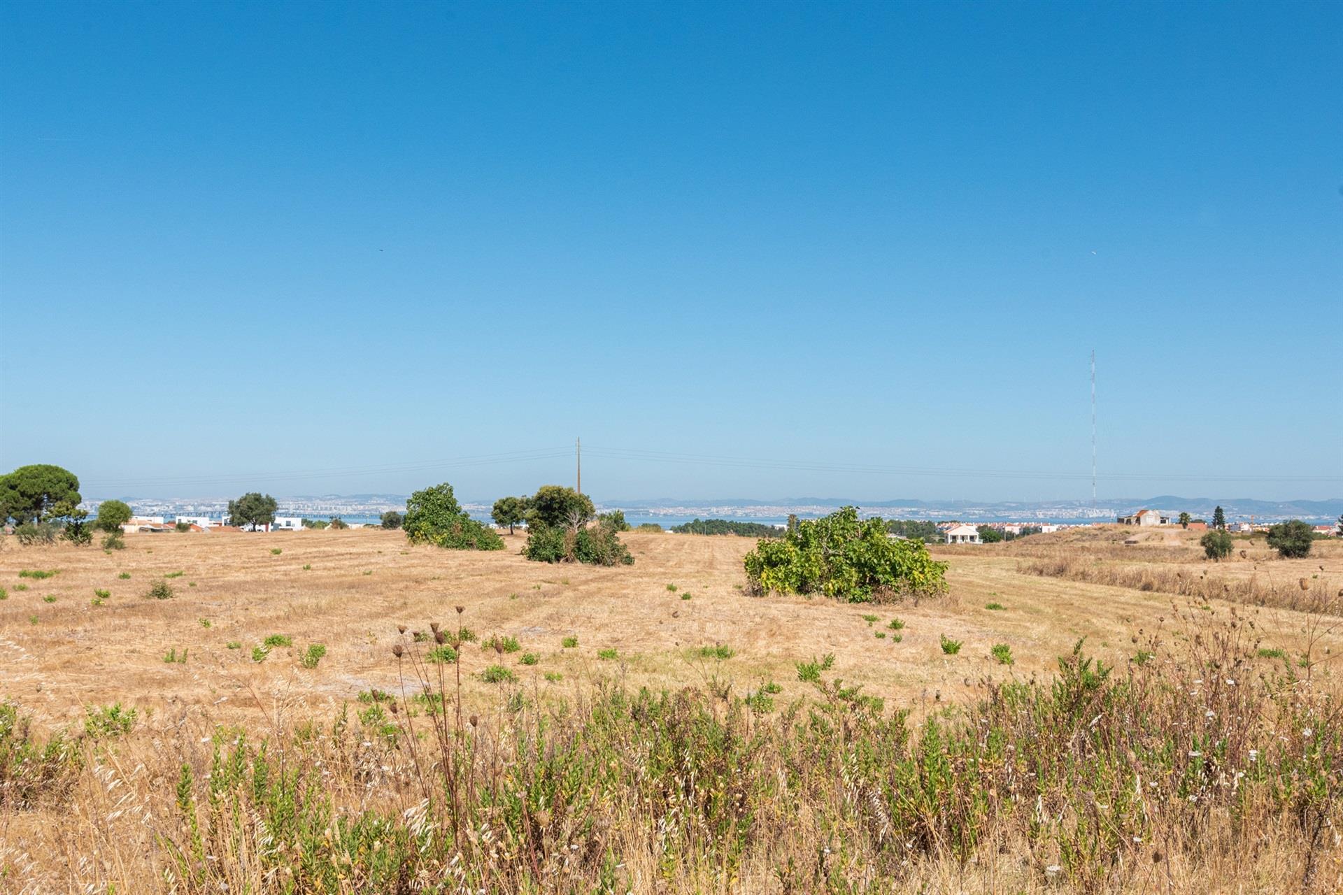 Land for villas or gated community in Alcochete