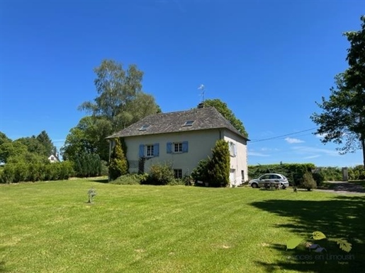 Maison de Campagne
Exclusivité Agence ! Située sur son parc clos de 2470 m² avec vue dégagée, cette