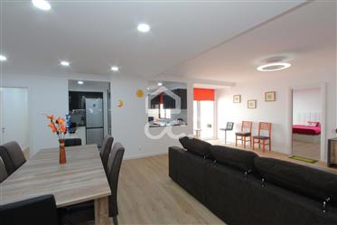 3 bedroom apartment with 131 m2 fully renovated with terrace, located in the center of Armação de Pê