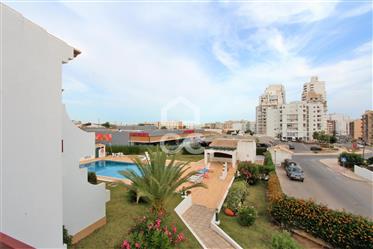 Apartamento T2 com vista para a piscina e perto da praia de Armação de Pêra